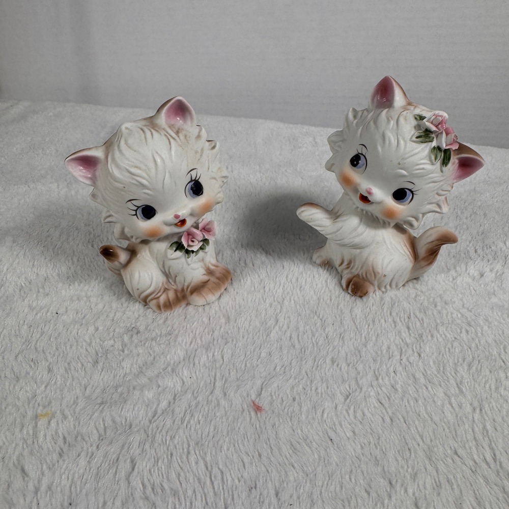 Vintage Made in Taiwan White Kitten Cat Figurines Pair Pink Roses 4"